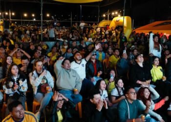 Horror en pleno partido del Mundial: una menor falleció tras ataque de sicarios adolescentes en Ecuador
