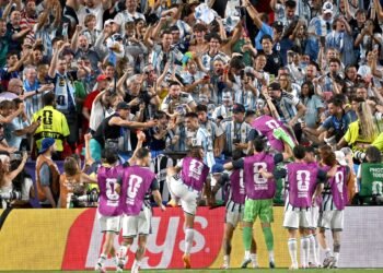 Argentina revivirá una rivalidad histórica contra Inglaterra en semifinales luego de superar a la aguerrida Suiza